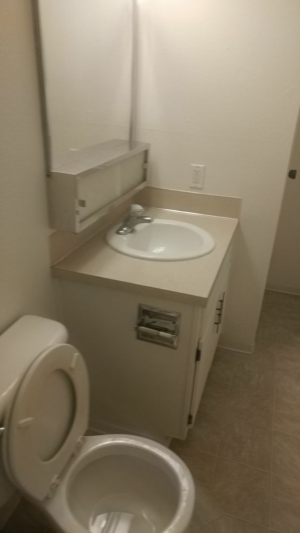 Building Photo - Downtown Port Angeles - 1 Bed 1 Ba