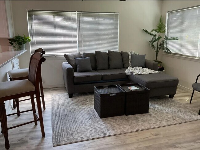 Building Photo - 485 Gulf Shore Dr