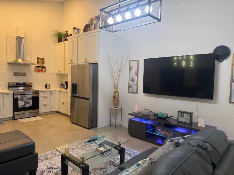 Building Photo - 2625 Warbler Ave