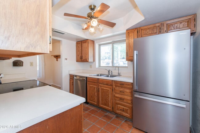 Building Photo - 5931 E Carriage Dr