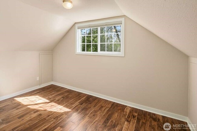 Building Photo - 4Bd/1.5Ba Kirkland House