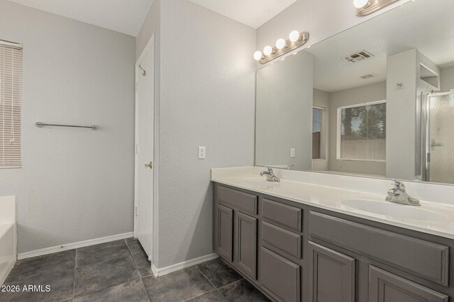 Building Photo - 2243 E Edna Ave