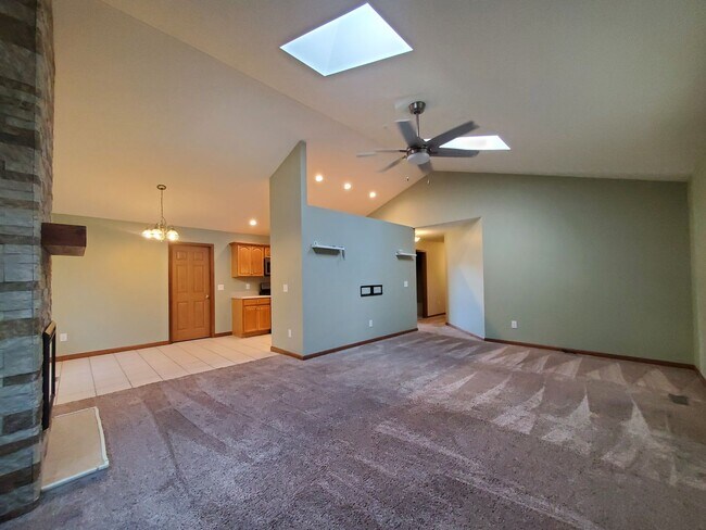 Building Photo - 3-bedroom 2 Full Bath Ranch Home