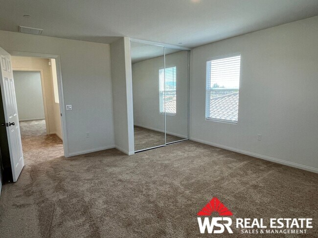 Building Photo - Stunning 6-Bedroom, 3-Bathroom Home for rent in a newer neighborhood