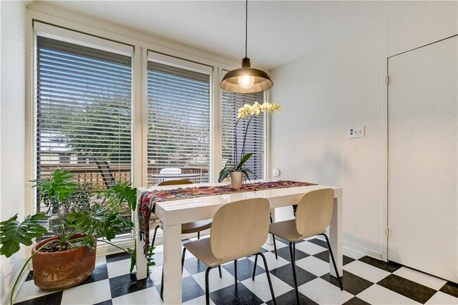 Building Photo - 1006 Lorrain St