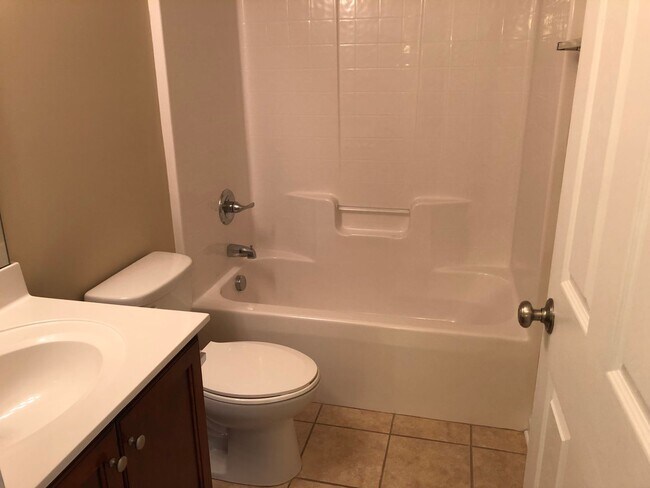 Building Photo - MOVE-IN READY!