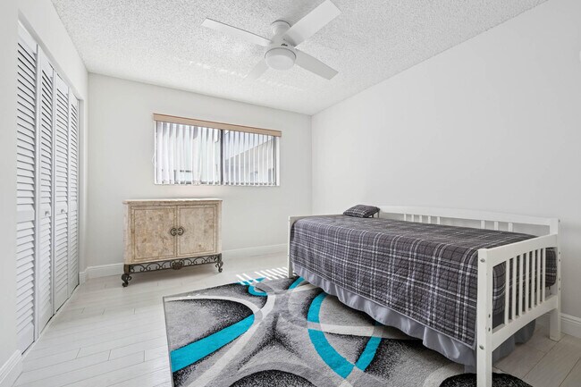 Building Photo - 15450 Pembridge Dr