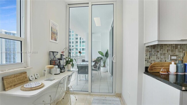 Building Photo - 801 Brickell Key Blvd