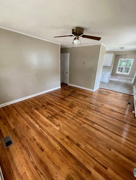 Building Photo - 2307 Maywood St