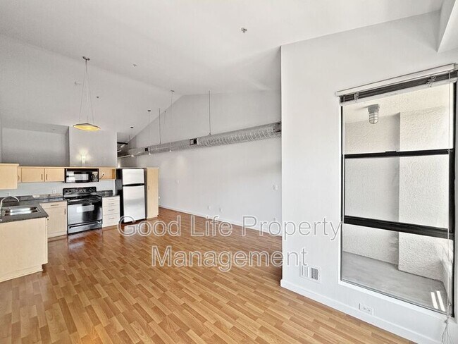 Building Photo - 777 Sixth Ave