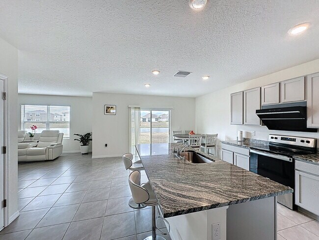 Building Photo - 8379 Ender Hls Dr