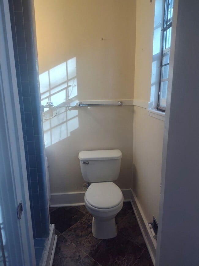 Building Photo - 665 Heather Ln