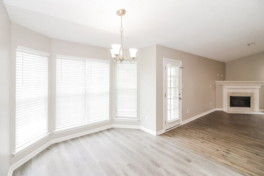 Building Photo - 6465 White Hawk Ln