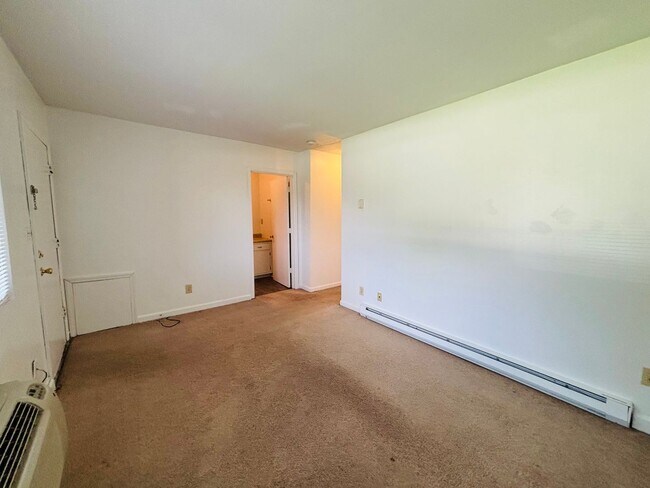 Building Photo - 1 Bedroom, 1 Bath Apartment