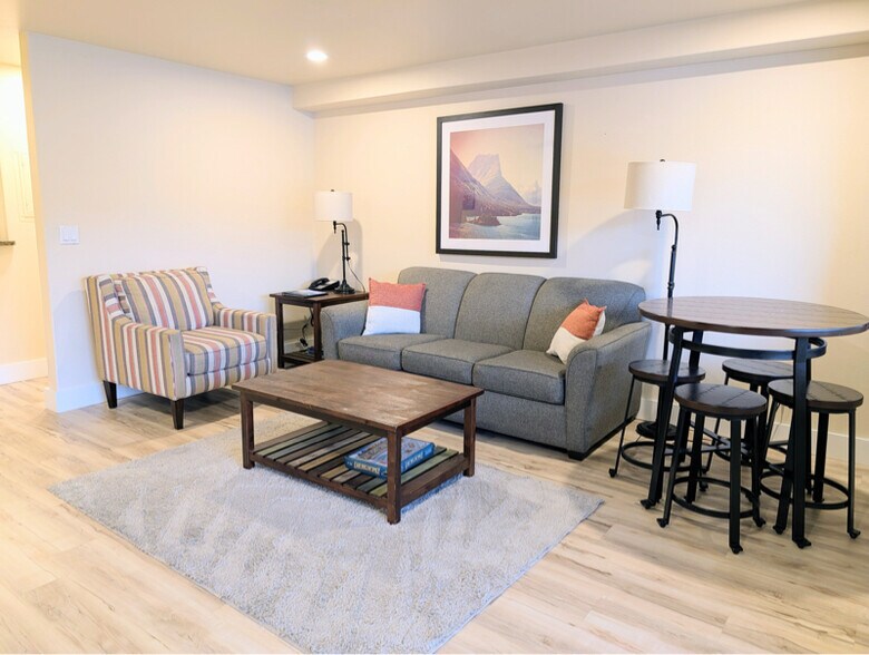 Building Photo - 322 W Woodin Ave