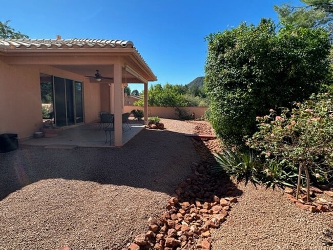 Building Photo - HOUSE - VILLAGE OF OAK CREEK