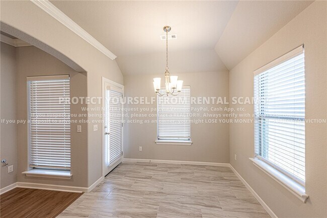 Building Photo - 4463 W Newton Ave