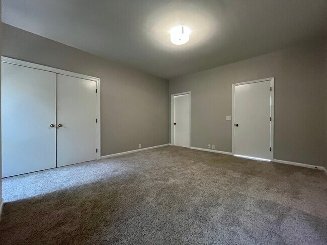 Building Photo - 501 Fenton Pl