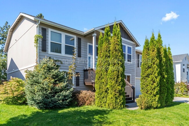 Building Photo - 7615 N Ash Ln