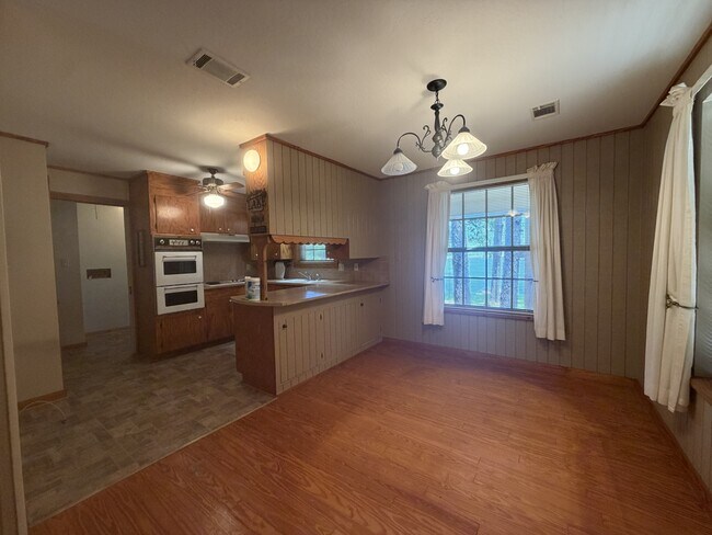 Building Photo - 11 Al Fox Cir