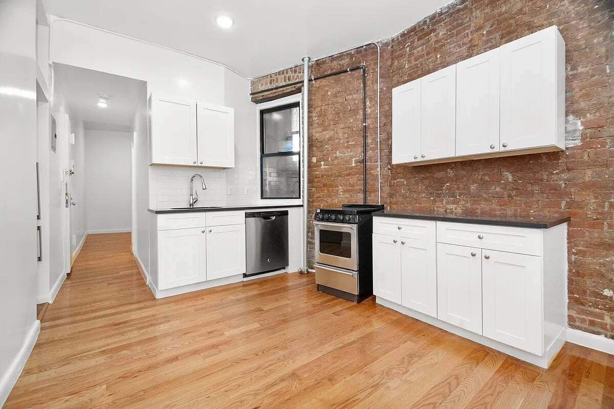 Building Photo - 551 Hudson St