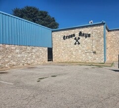 Building Photo - 1222 S Abe St