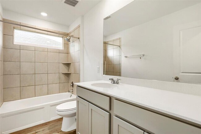 Building Photo - 525 Sebring Cir