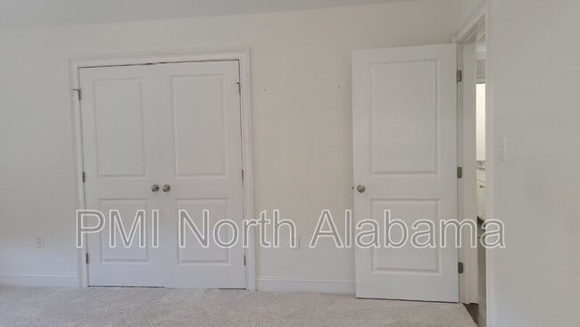 Building Photo - 130 Creekmound Dr