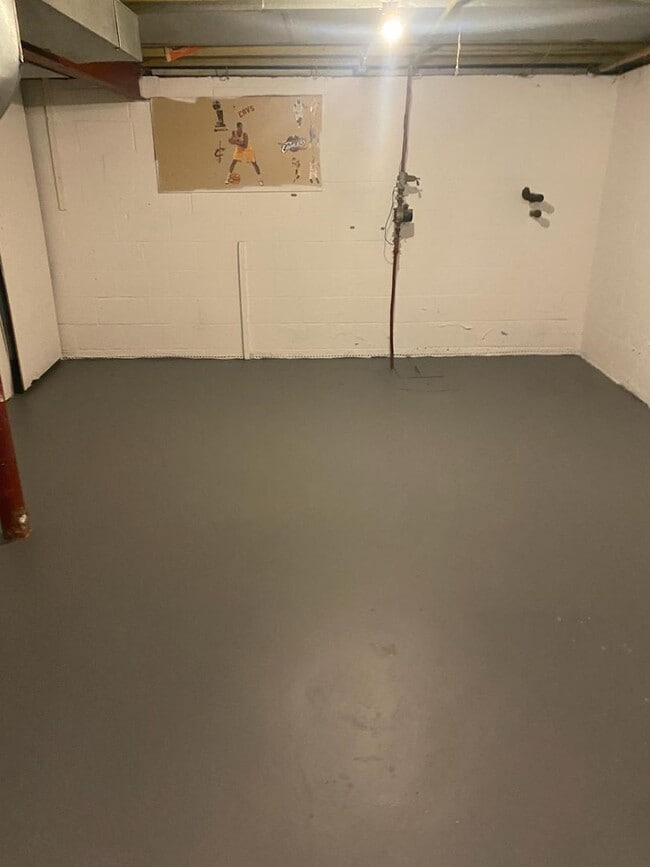 Building Photo - Charming 3-Bedroom Single-Family Home in Quiet Parma Neighborhood