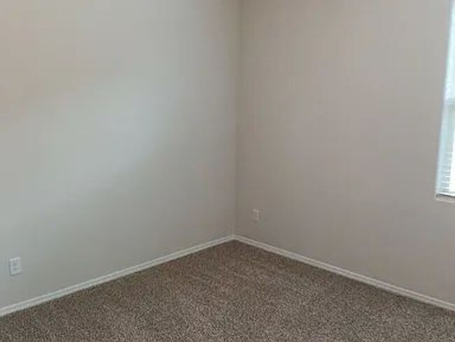 Building Photo - Welcome to this beautiful 3 bedroom, 2 bat...