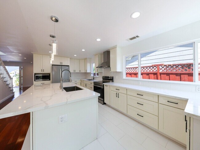 Building Photo - 3104 San Andreas Dr