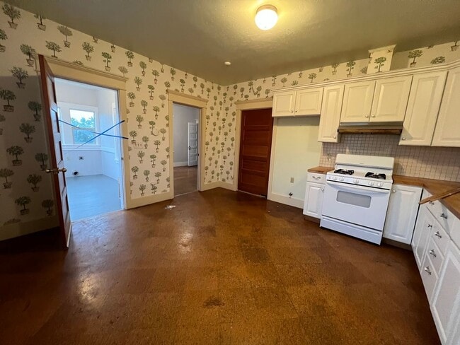 Building Photo - Country Home