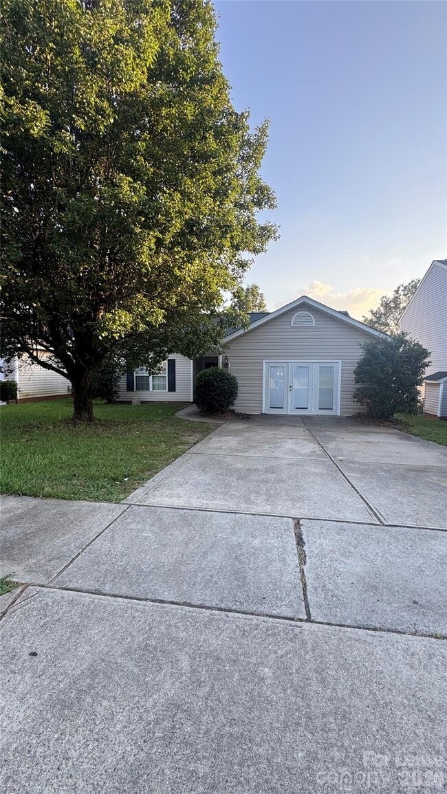 Building Photo - 4913 Hopewood Ln