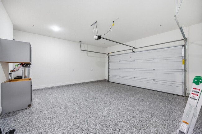 Building Photo - 2452 E Lovebird Ln