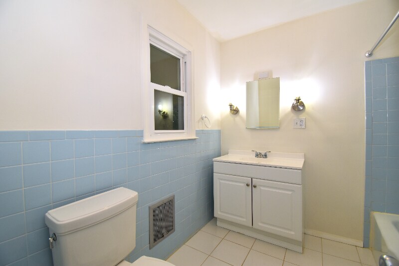 Building Photo - 433 Princess Ann Dr
