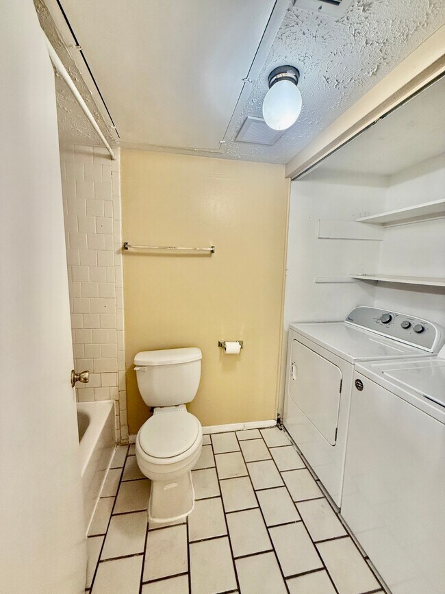 Building Photo - 10555 Turtlewood Ct