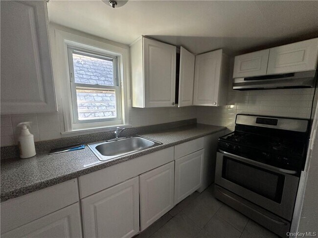 Building Photo - 106 Saratoga Ave