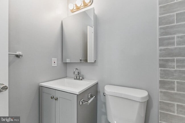 Building Photo - 2021 E St NE