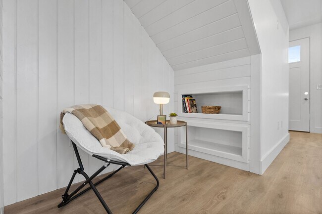 Building Photo - 1758 S Highland Park Ave