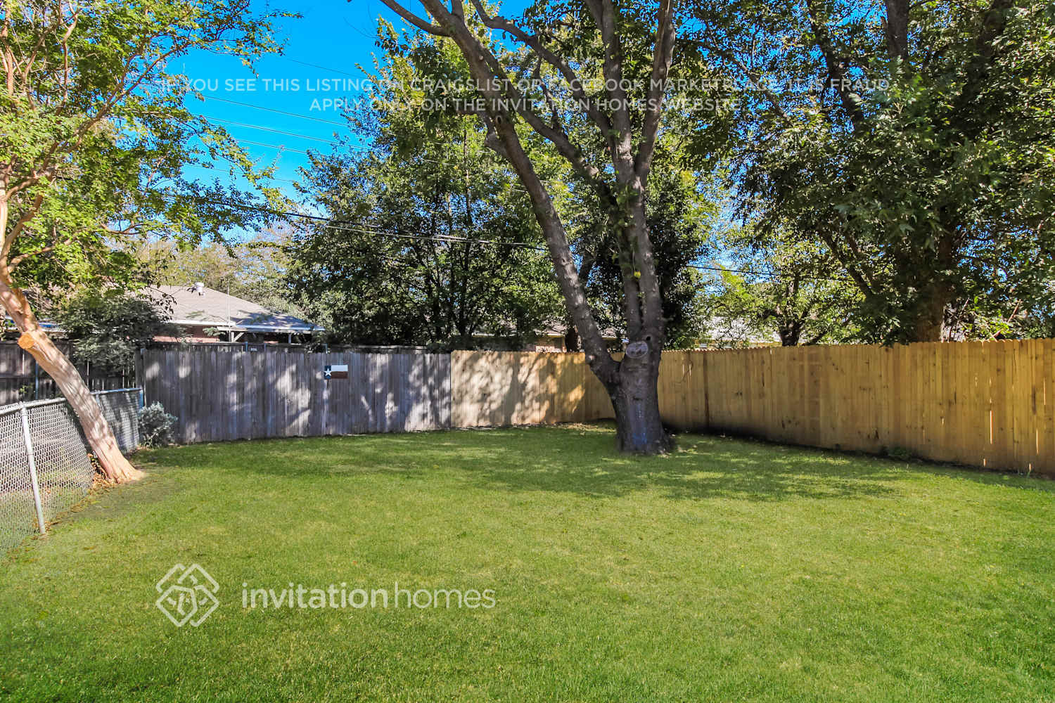 Building Photo - 805 Poinsettia Dr
