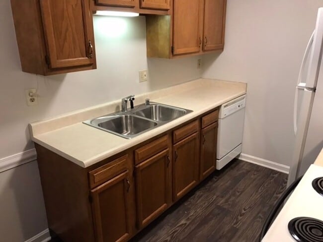 Building Photo - Beautiful First Floor Condo