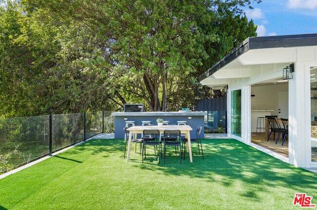 Building Photo - 4670 Brewster Dr