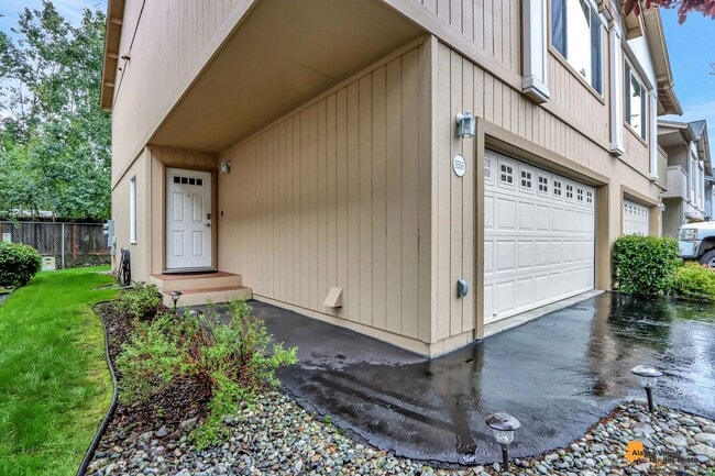 Building Photo - Stunning 3 Bedroom Home in East Anchorage with Garage