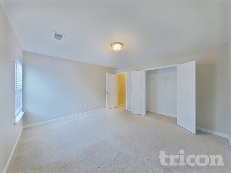 Building Photo - 228 Elmhaven Dr