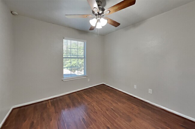 Building Photo - 7619 Almond Springs Dr