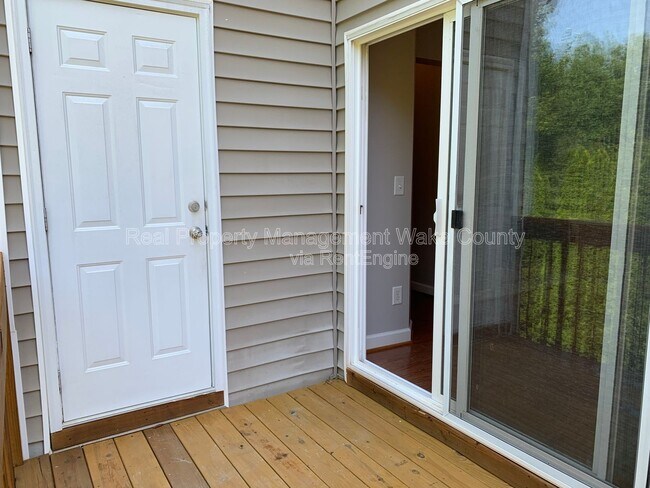 Building Photo - 8025 Goldenrain Way