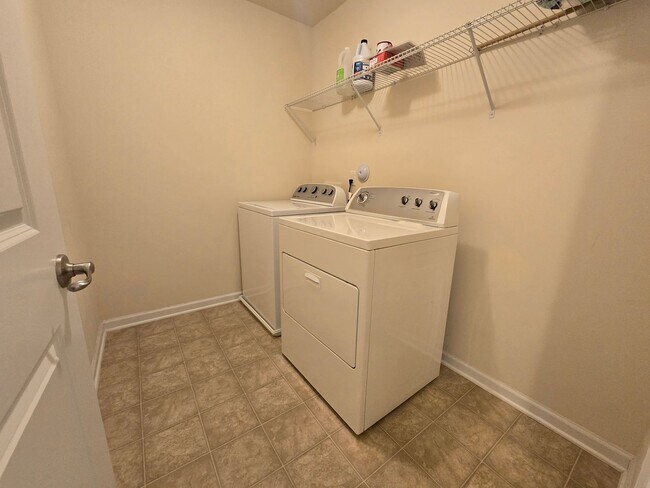 Building Photo - Classic & Comfortable West Durham Townhome with Timeless Design