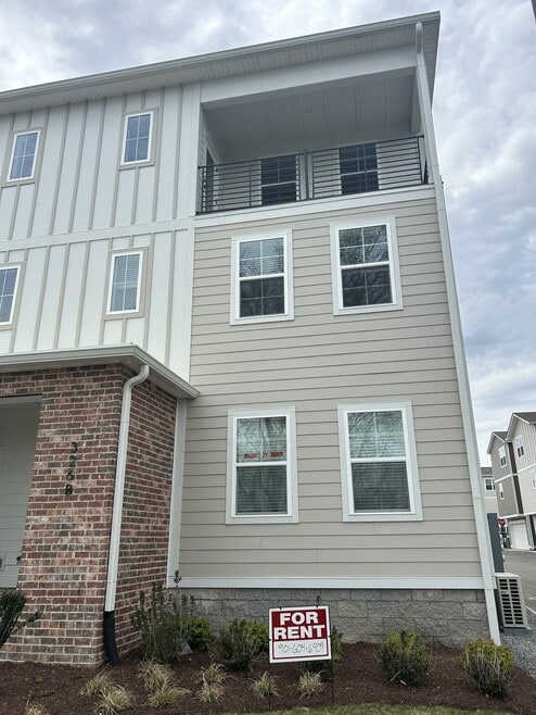 Building Photo - 326B Mulberry Ter