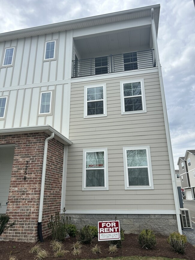 Building Photo - 326 Mulberry Ter