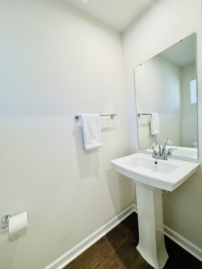Building Photo - 405 Myrtle Mdws Dr